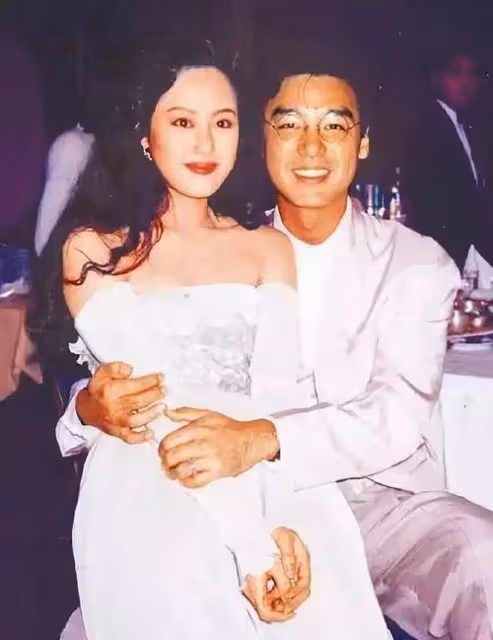 60歲章小蕙近照像30歲，比虞美人好多了，這才是真正的名媛！