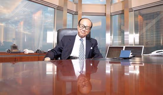 李嘉誠喝早茶被偶遇,獨自一人沒帶保鏢,以為別人認不出來