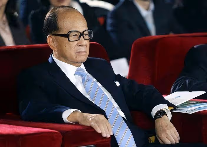 李嘉誠喝早茶被偶遇,獨自一人沒帶保鏢,以為別人認不出來