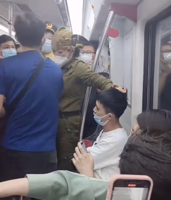 廣州地鐵打人大媽身份被扒,喜歡穿制服是鵝粉,名下有多家公司