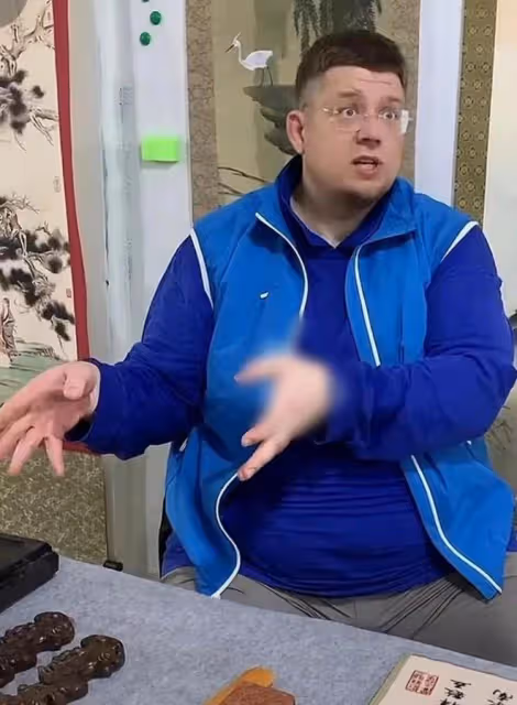廣州地鐵打人大媽身份被扒,喜歡穿制服是鵝粉,名下有多家公司