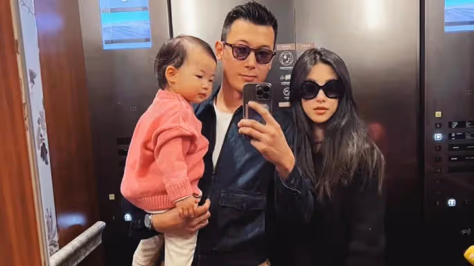 朱珠夫婦慶祝結婚兩周年，帶女兒重回婚禮舉辦地，一家三口超幸福