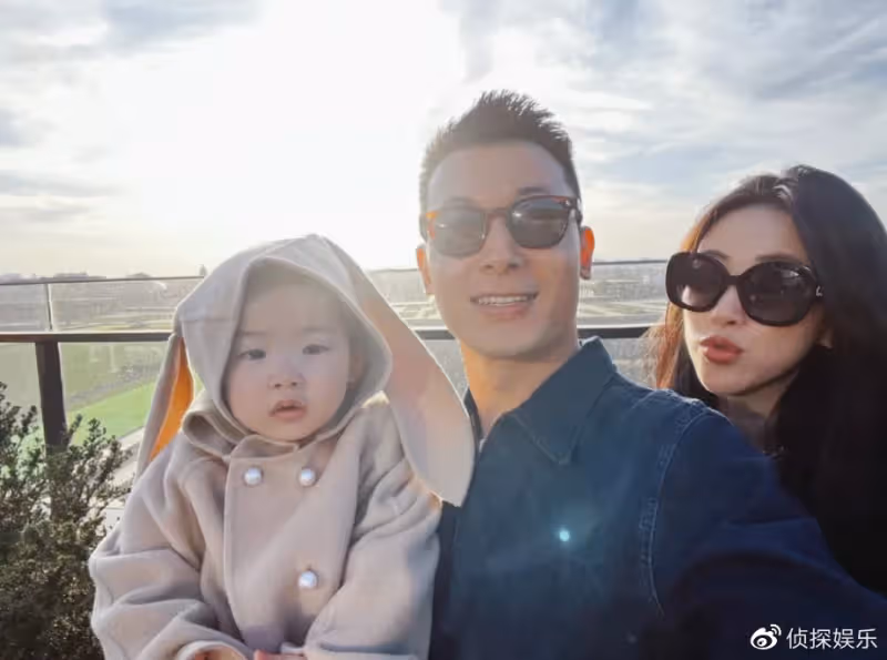 朱珠夫婦慶祝結婚兩周年，帶女兒重回婚禮舉辦地，一家三口超幸福