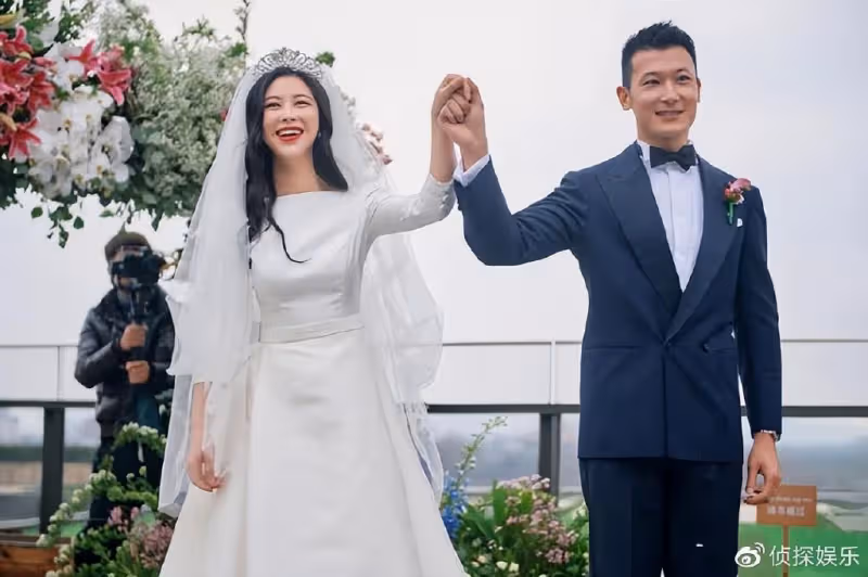 朱珠夫婦慶祝結婚兩周年，帶女兒重回婚禮舉辦地，一家三口超幸福
