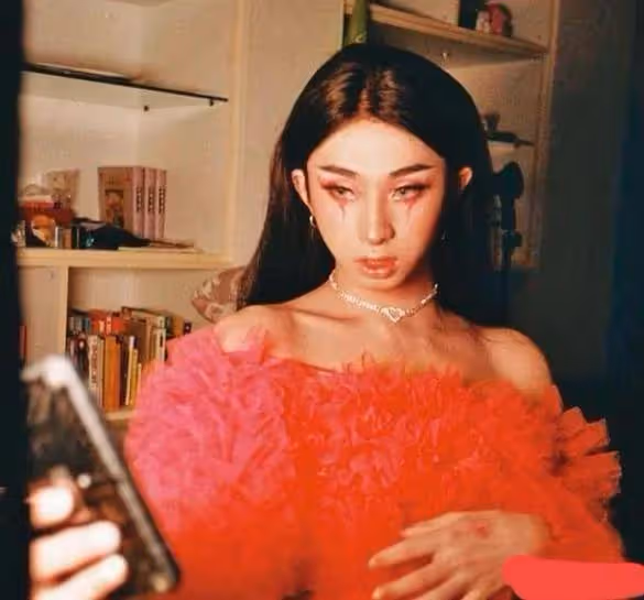 兒子哈利生日穿女裝被罵,伊能靜再次霸氣力挺:這是我兒子我愛他