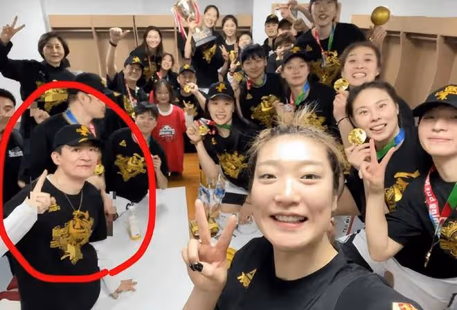 女籃李夢插足領隊張隆的婚姻，遭原配曬艷照，聲稱：手裡還有視頻