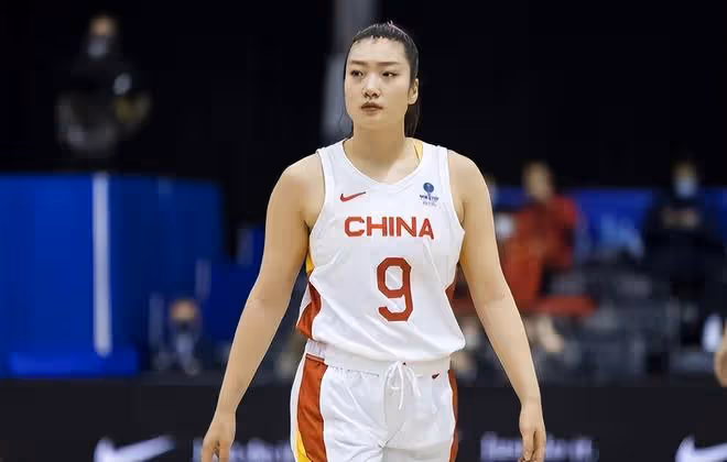 女籃李夢插足領隊張隆的婚姻，遭原配曬艷照，聲稱：手裡還有視頻