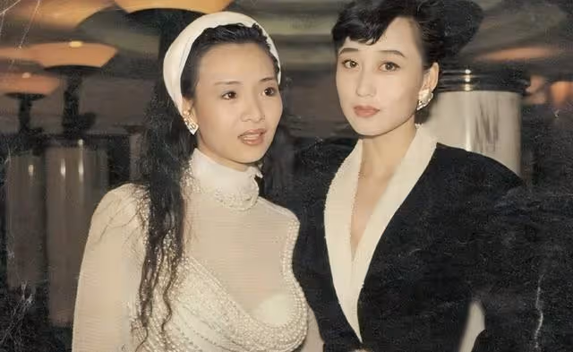 男友因心臟病猝死！香港知名女星穿弔帶曬事業線，身材依舊火辣