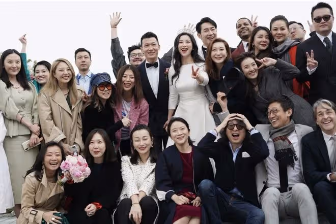 朱珠慶祝2周年結婚紀念日，首曬結婚證件照，帶女兒重回婚禮場地