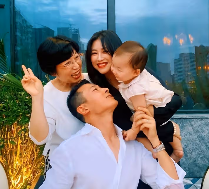 朱珠重回結婚地慶棉婚,丈夫提議再辦婚禮,愛女未能遺傳媽媽美貌