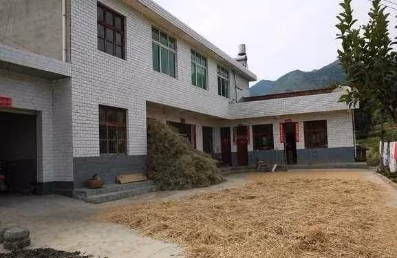 留宿在姐夫家,晚上洗澡時聽見姐姐跟姐夫的對話,天亮我就馬上走人!!