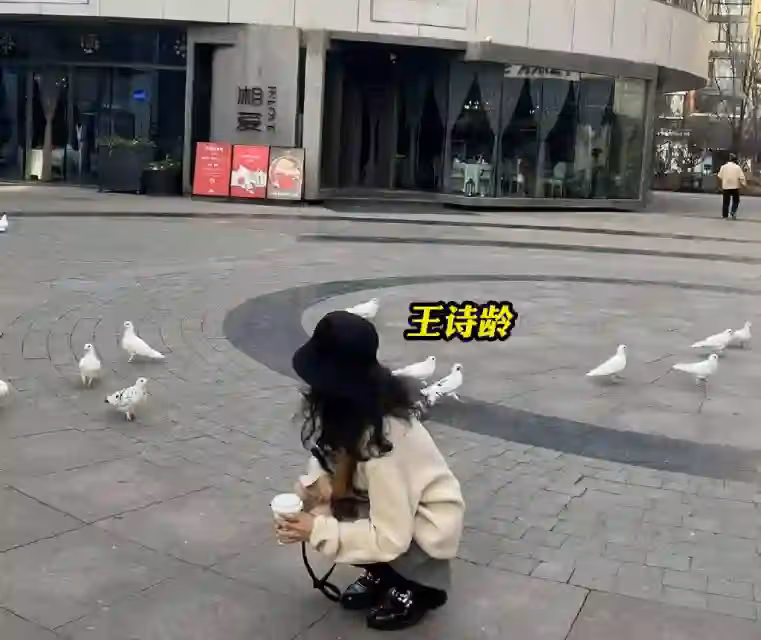 李湘曬照文案引爭議！回國說回中國還有錯別字，王詩齡穿1700衛衣