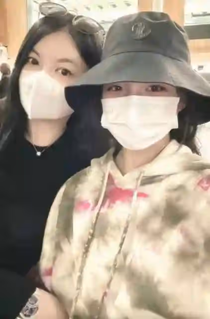 李湘曬照文案引爭議！回國說回中國還有錯別字，王詩齡穿1700衛衣