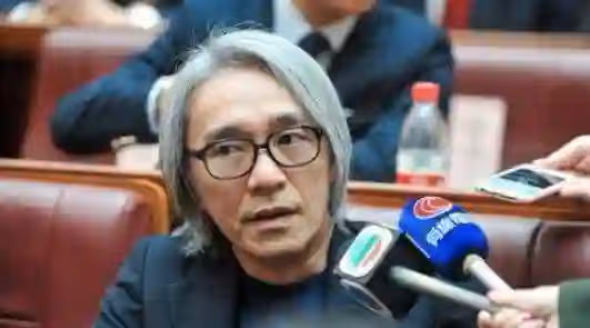 周星馳7年幫他賺3億，卻只拿70萬片酬，被嘲諷：你就像一條狗