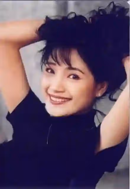 為父母終生不嫁!玉女歌手「歡慶56歲生日」單身至今 突驚喜爆「已當媽兒孫滿堂」現況曝