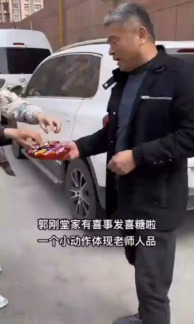 《失孤》原型兒子大婚熱度高,魯豫贈純金禮品,劉德華派人送祝福