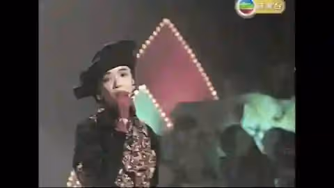 一曲稱霸歌壇！女歌手當紅「被生父逼赴美留學」回歸變落魄　三段情皆無果「57歲仍充滿感激