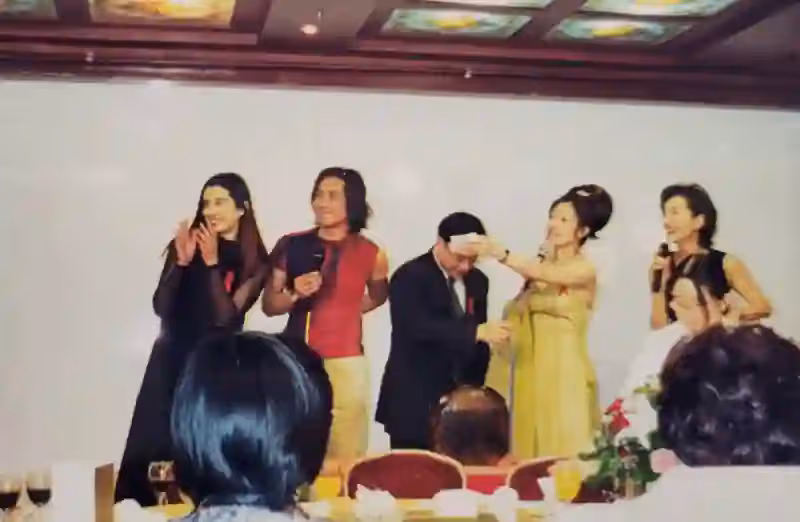 情纏17年！她曬舊照驚見「王祖賢、齊秦親密同框」　一度論及婚嫁「當年美到不可方物」
