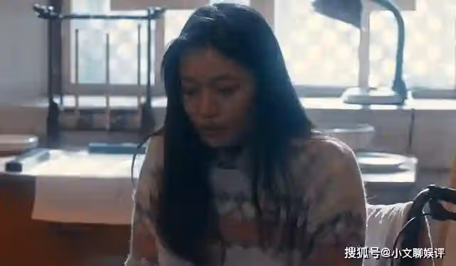 《他是誰》王德發是善是惡？曉霞斷腿背後，藏著一段難以啟齒的醜聞