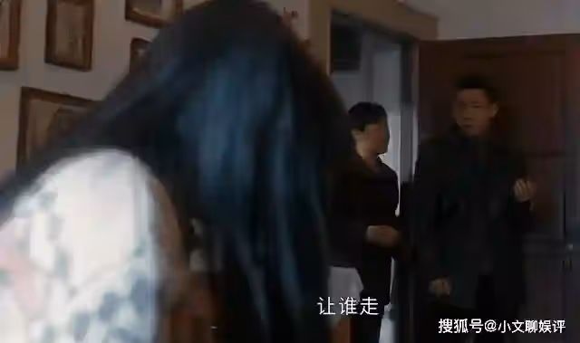 《他是誰》王德發是善是惡？曉霞斷腿背後，藏著一段難以啟齒的醜聞