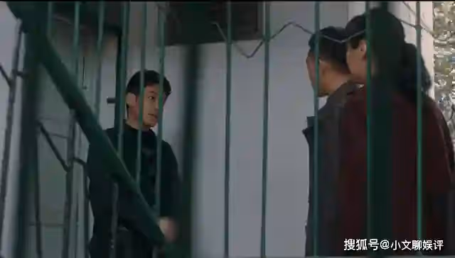 《他是誰》王德發是善是惡？曉霞斷腿背後，藏著一段難以啟齒的醜聞