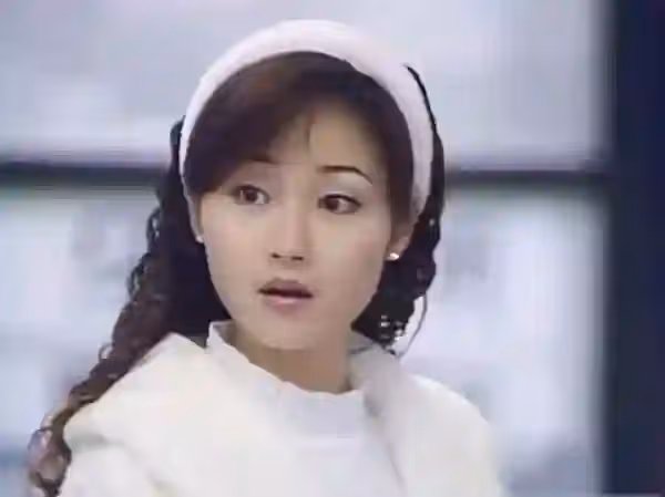 揚言非甄子丹不嫁!香港第一美腿「7天閃嫁編劇」相伴23年 「搖身一變成女強人」52歲凍齡近況曝