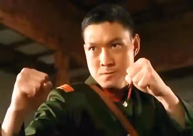 周比利開通全新社交帳號,64歲身材健碩無贅肉,仍能輕鬆下一字馬