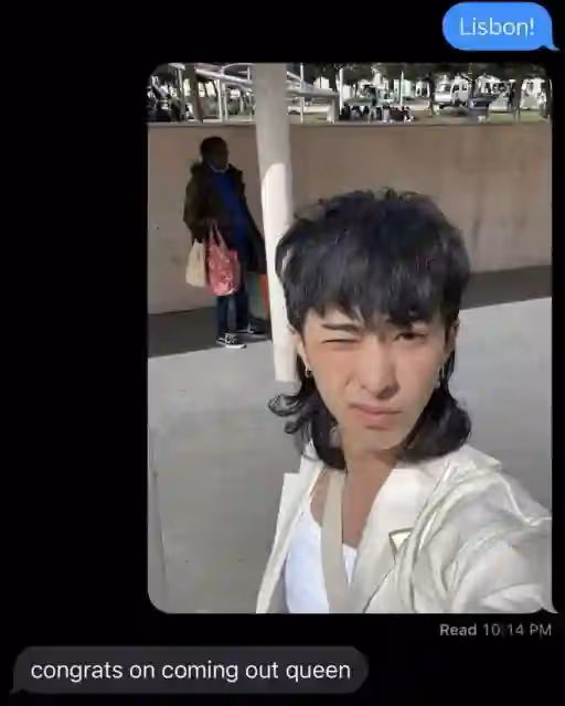 伊能靜兒子曬葡萄牙旅行照,穿裙子秀美背,手臂上紋兔女郎超個性