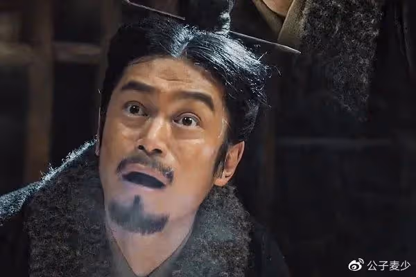 官媒點評《他是誰》,張譯領跑!我卻看到「吉吉國王」的王德發