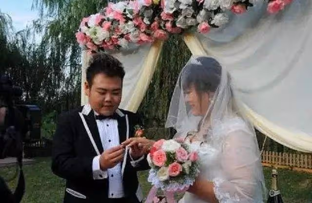 「初代表情包」網紅小胖:進娛樂圈娶經紀人,20年過去如今怎樣了