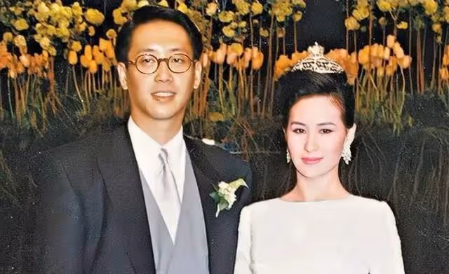 豪門扎堆開會,許晉亨卻帶李嘉欣國外滑雪,許家為何地位不高