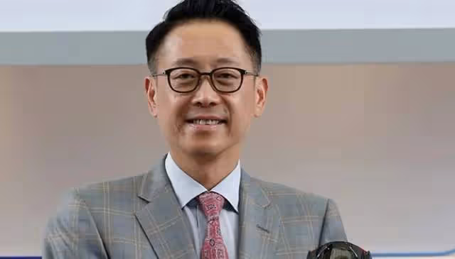 豪門扎堆開會,許晉亨卻帶李嘉欣國外滑雪,許家為何地位不高