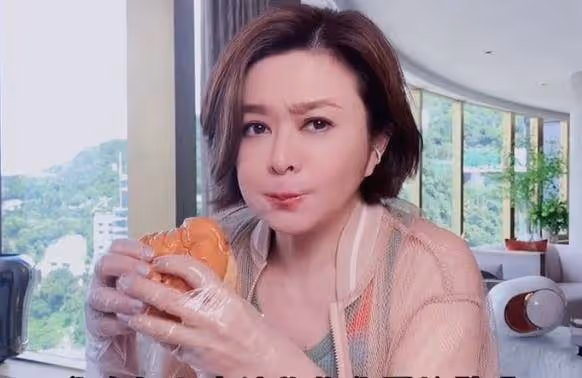 女神形象不再？59歲關之琳皮膚松垮皺紋多，住豪宅猛吃變得又圓又腫