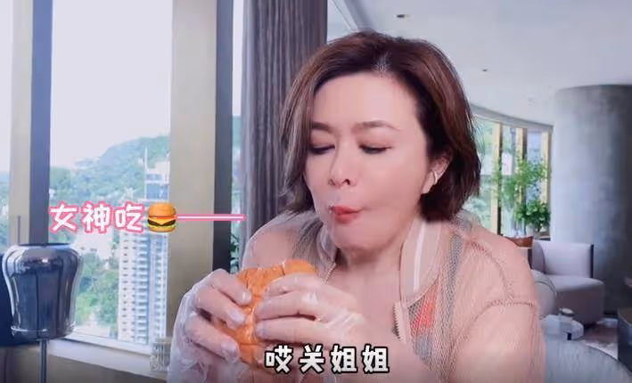 女神形象不再？59歲關之琳皮膚松垮皺紋多，住豪宅猛吃變得又圓又腫
