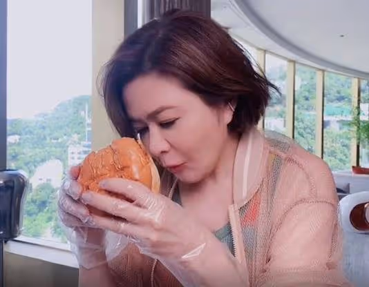 女神形象不再？59歲關之琳皮膚松垮皺紋多，住豪宅猛吃變得又圓又腫