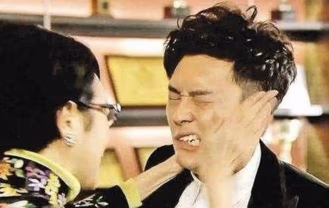 TVB演員30秒被扇21個耳光,黃奕馬蘇反應亮了,內娛簡直太好混