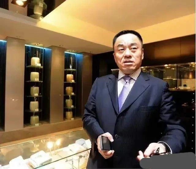 殯葬大王李世聰去世，曾包養多位情人生男孩，卻選女兒繼承家業