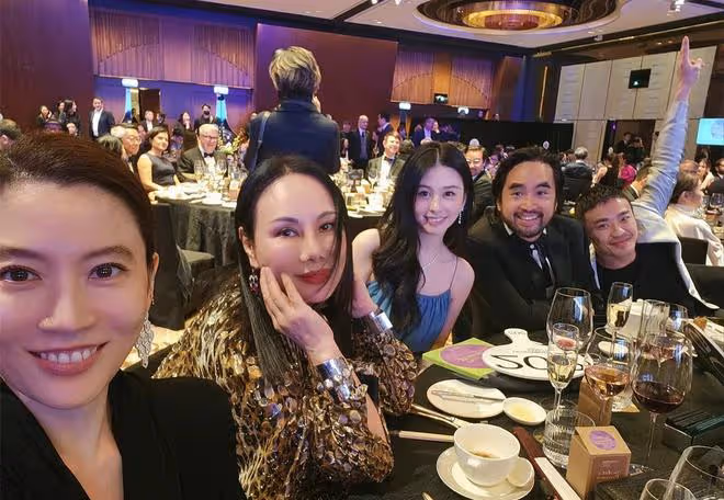 邱淑貞長女參加宴會,與千億富三代同台吃飯關係好,林世玲罕露面
