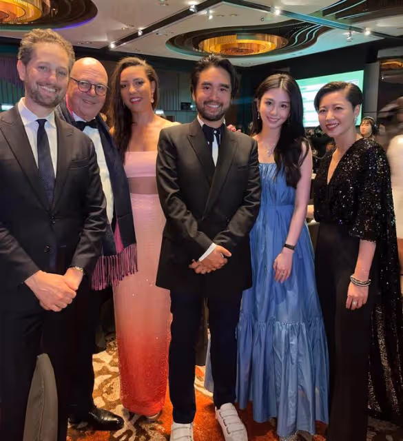 邱淑貞長女參加宴會,與千億富三代同台吃飯關係好,林世玲罕露面