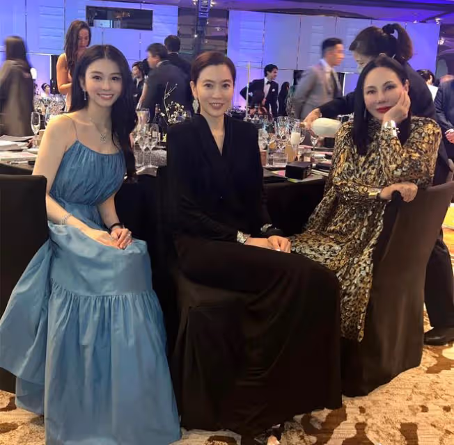 邱淑貞長女參加宴會,與千億富三代同台吃飯關係好,林世玲罕露面