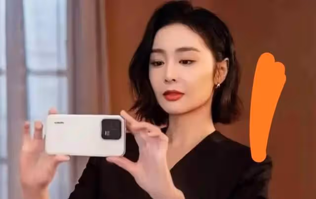 蘇小玎膨脹了?開帶顏色的玩笑,直播帶貨接廣告,趁著紅賺快錢