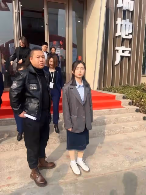 蘇小玎膨脹了?開帶顏色的玩笑,直播帶貨接廣告,趁著紅賺快錢