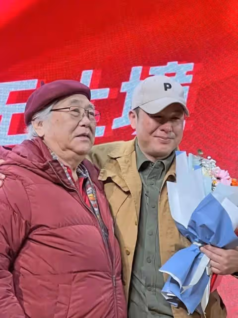 蘇小玎膨脹了?開帶顏色的玩笑,直播帶貨接廣告,趁著紅賺快錢