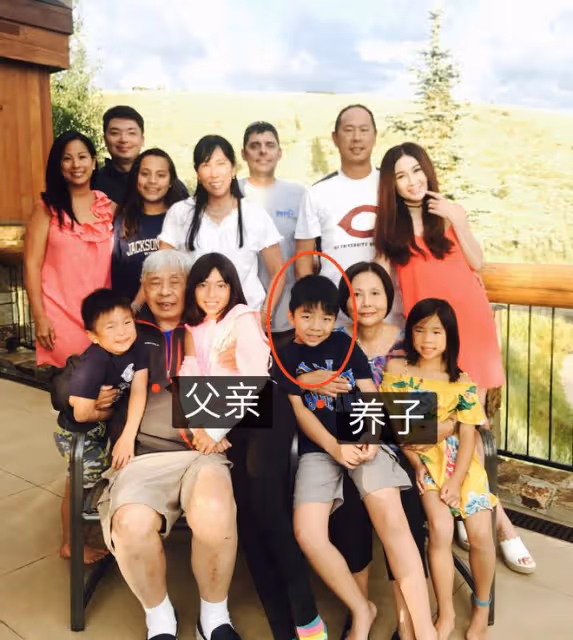 溫碧霞透露爸爸去世，曬全家福追憶父親，兒時險些被父母賣掉換錢