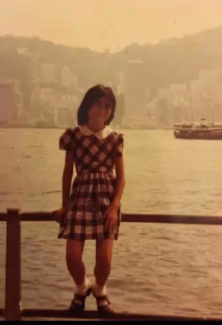 溫碧霞透露爸爸去世，曬全家福追憶父親，兒時險些被父母賣掉換錢