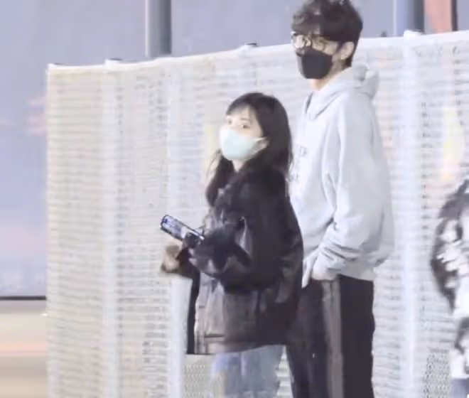 沈月和王敬軒為田鴻傑慶生，同回小區互動開心，二人關係引猜測