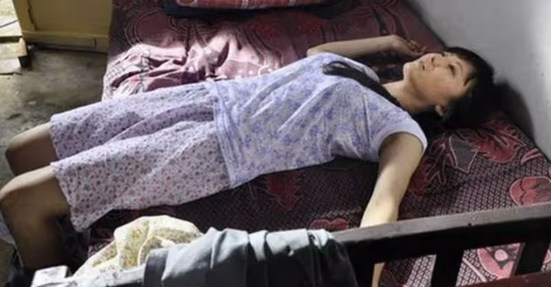 「兒媳婦是我的情人！」禽獸父親不僅霸占兒媳，還將妻兒趕出家門