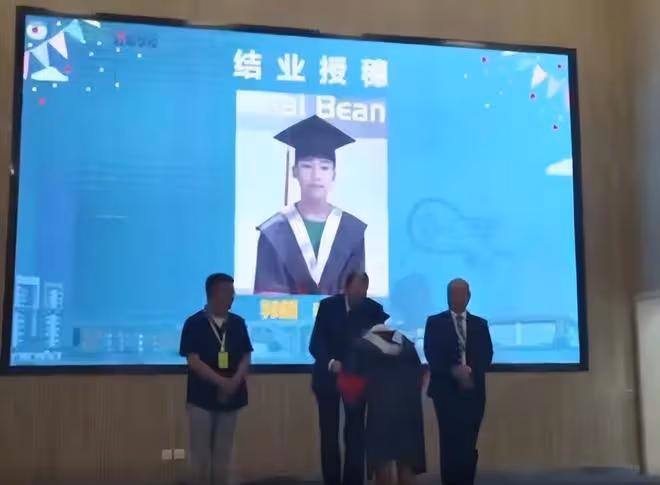 王楠丈夫與女兒玩耍惹爭議,互動被批太親密,笑笑6歲仍未分床睡