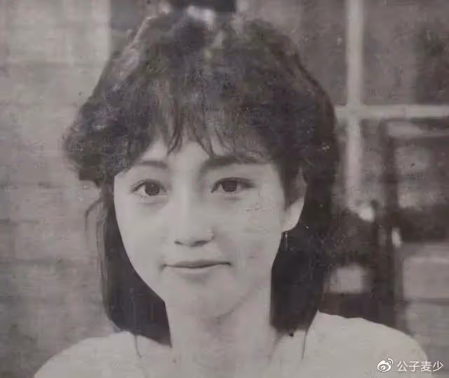 「石榴姐」年輕時有多美?擁有億萬富豪老公,為何她還分居掙錢?