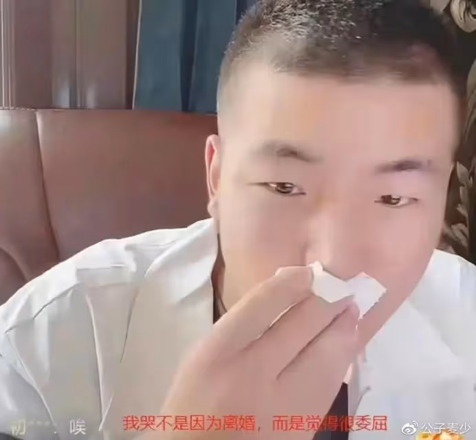 李菁菁近況暴瘦28斤!在商場與三男親密唱歌,離婚三次疑有新歡